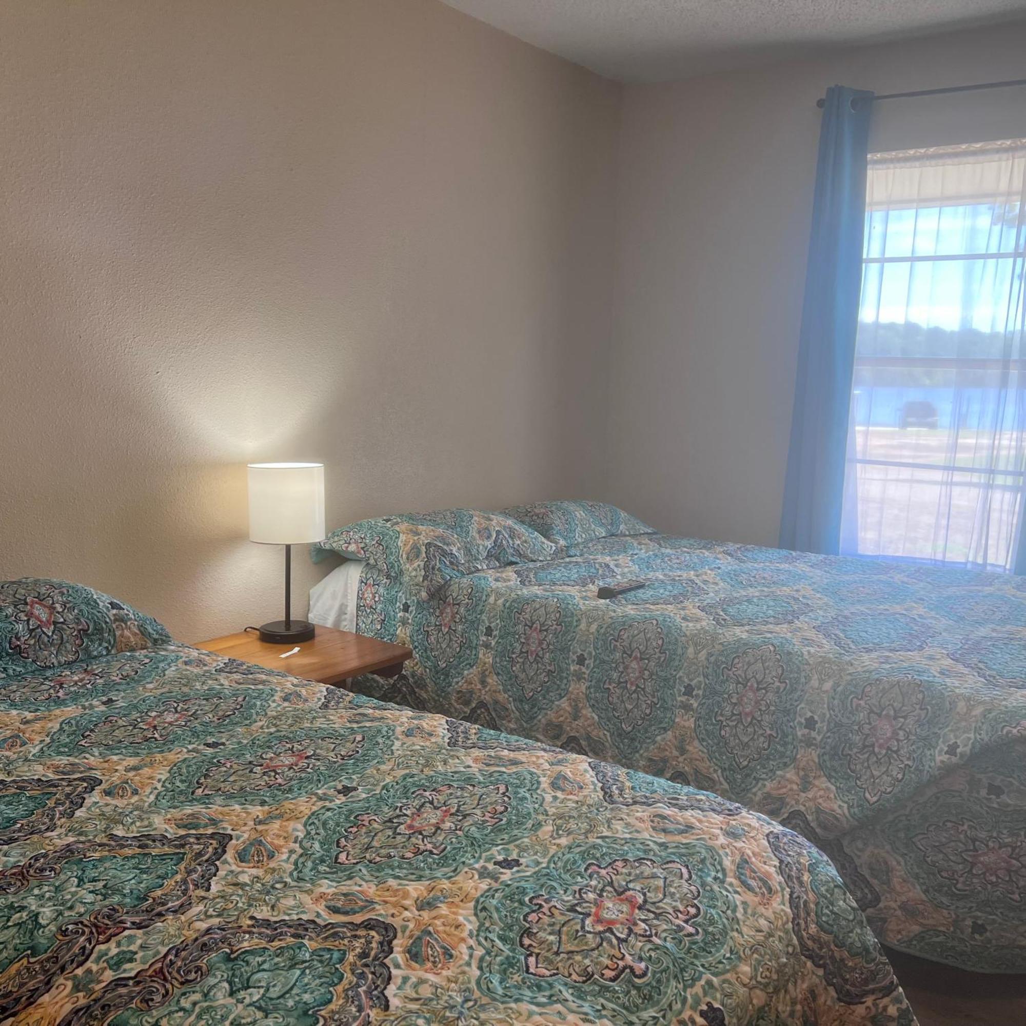 Alpine Lakeside Motel Room Backside Hemphill Extérieur photo
