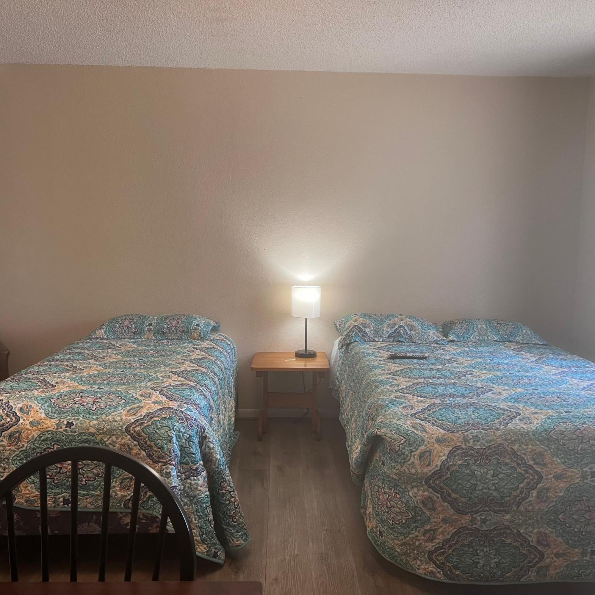 Alpine Lakeside Motel Room Backside Hemphill Extérieur photo
